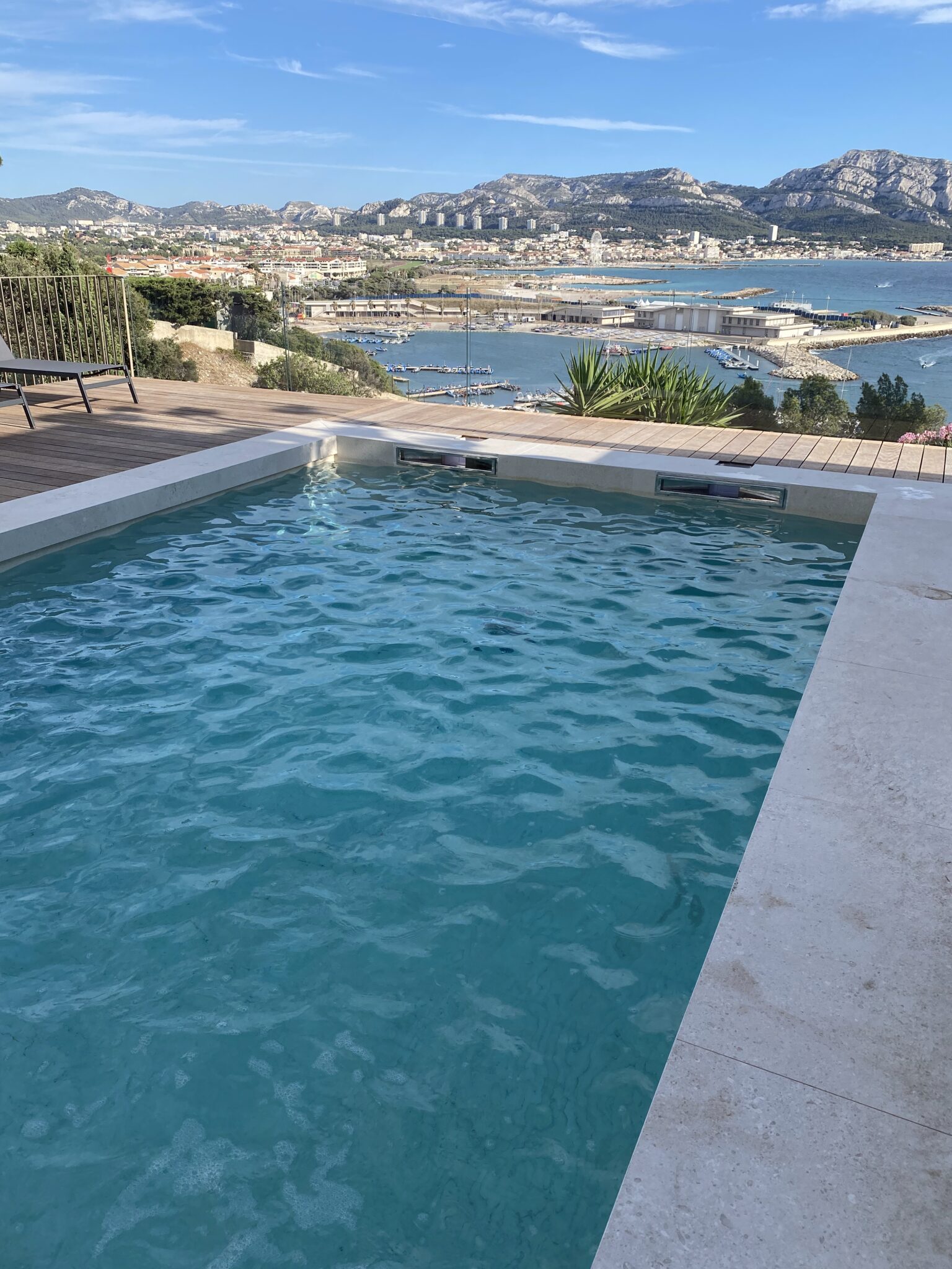 Piscine à Marseille avec vue sur Mer, construite par Art déco Piscine